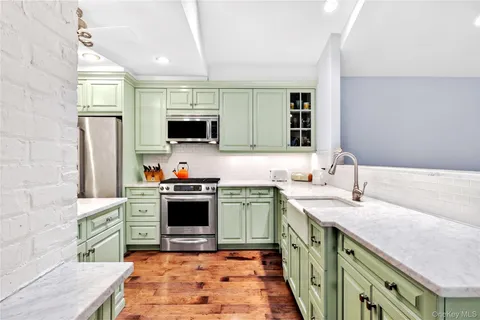 $1,299,000 | 2 Van Buren Street, Port Washington, NY 11050