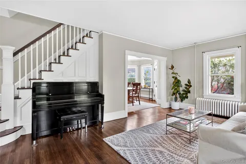 $1,299,000 | 2 Van Buren Street, Port Washington, NY 11050