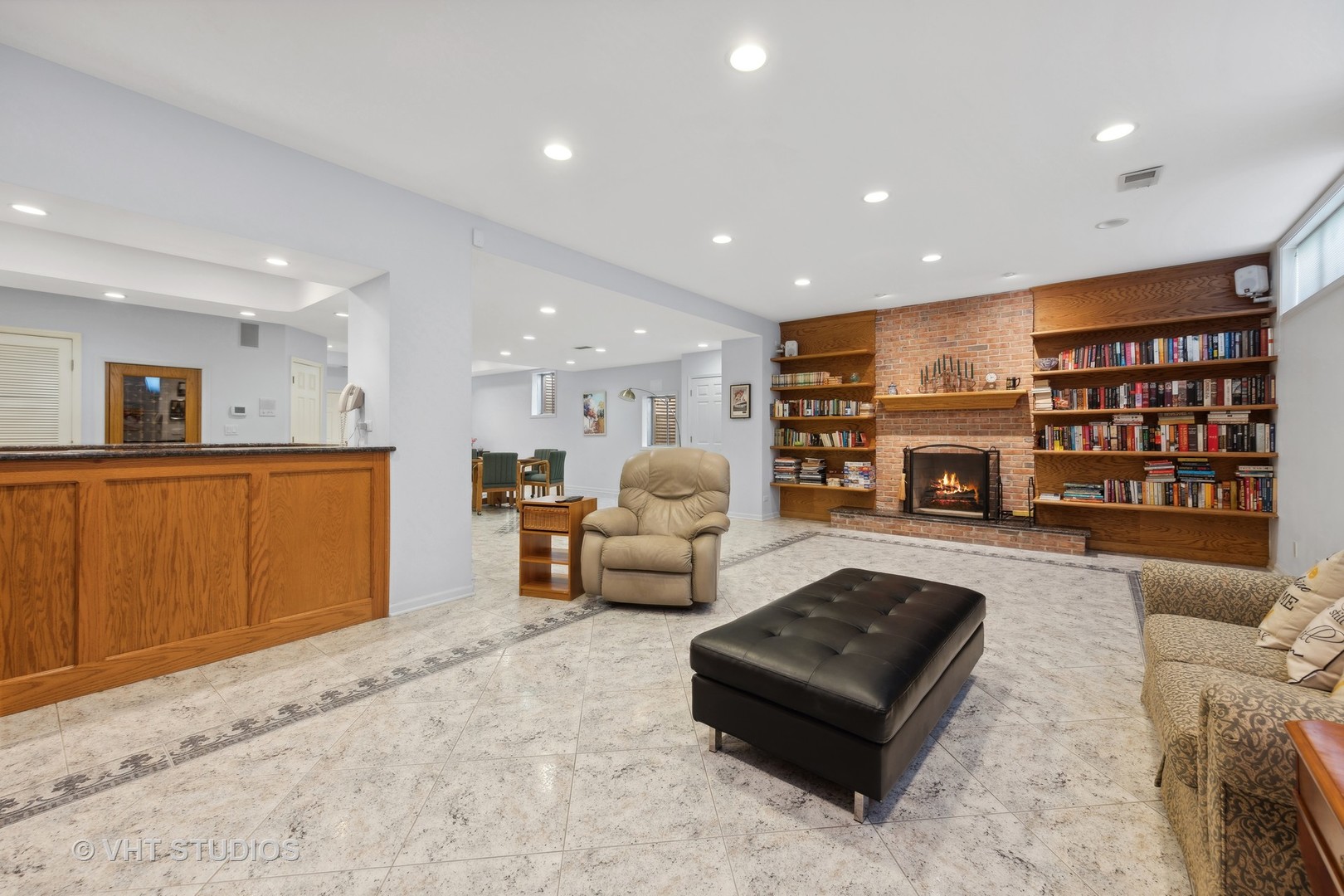 6705 Fieldstone Drive Burr Ridge, IL 60527 - Photo 15 of 41 a living room with furniture and a book shelf