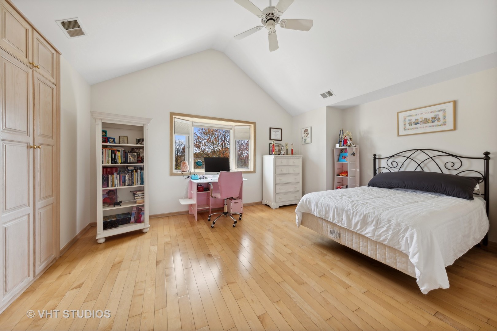6705 Fieldstone Drive Burr Ridge, IL 60527 - Photo 20 of 41 a bedroom with a bed and a bookshelf