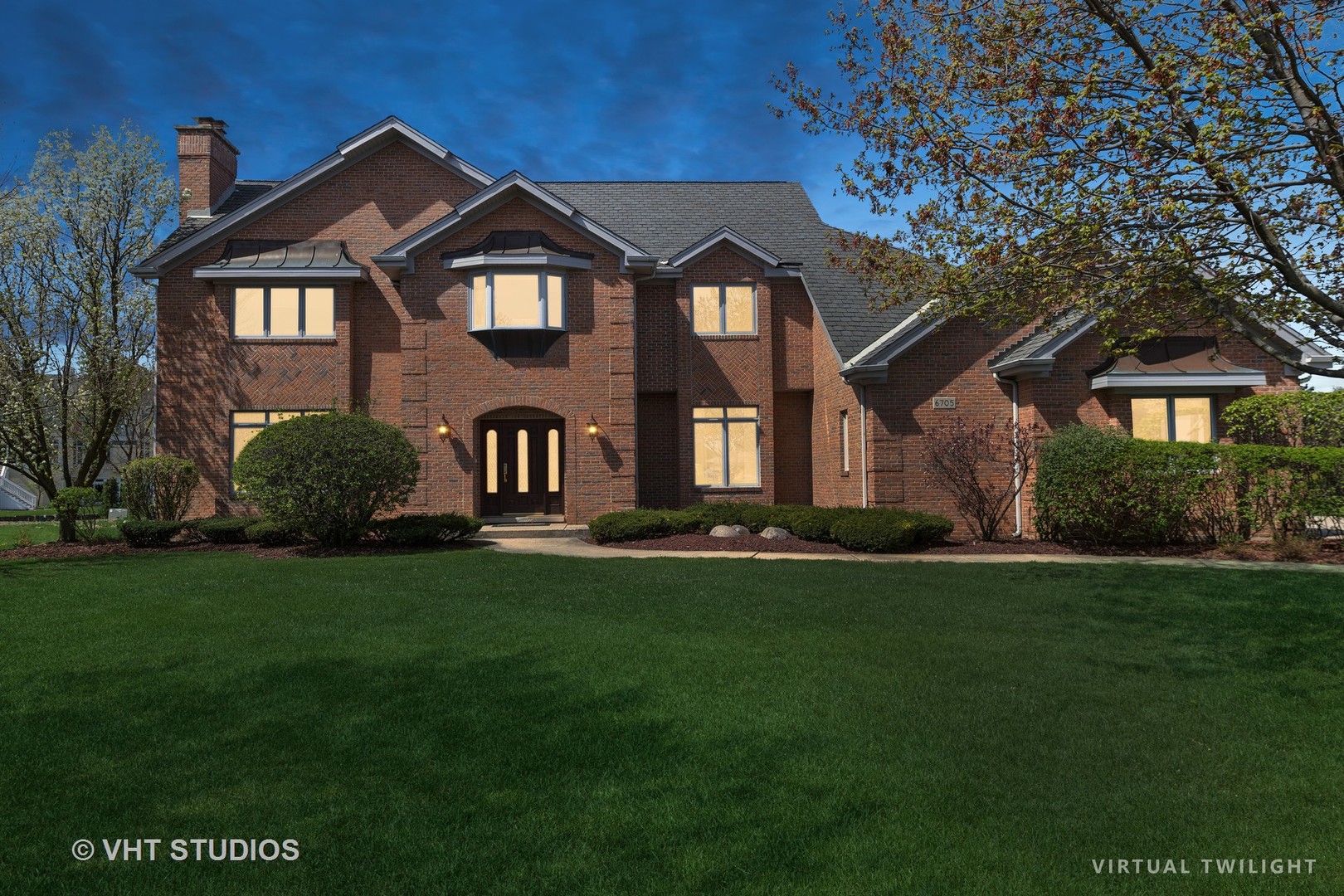 6705 Fieldstone Drive Burr Ridge, IL 60527 - Photo 3 of 41 a front view of a house with a garden