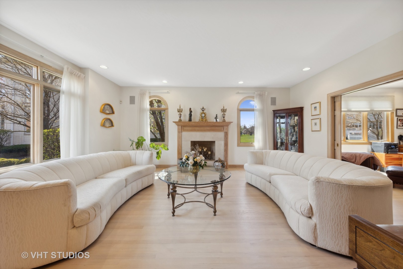 6705 Fieldstone Drive Burr Ridge, IL 60527 - Photo 33 of 41 a living room with furniture and a fireplace
