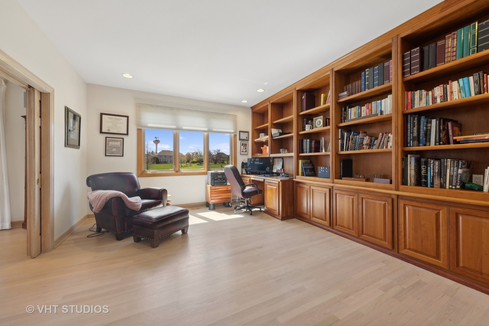 6705 Fieldstone Drive Burr Ridge, IL 60527 - Photo 35 of 41 a living room with furniture cabinets and book shelf