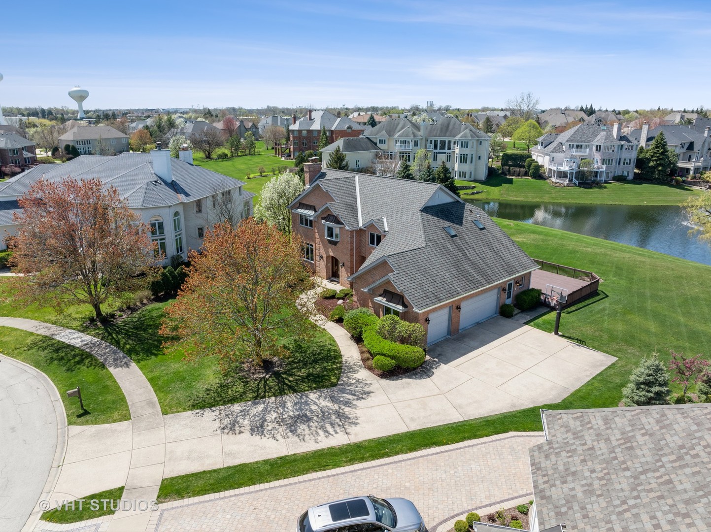 6705 Fieldstone Drive Burr Ridge, IL 60527 - Photo 40 of 41 an aerial view of a house with a garden and lake view