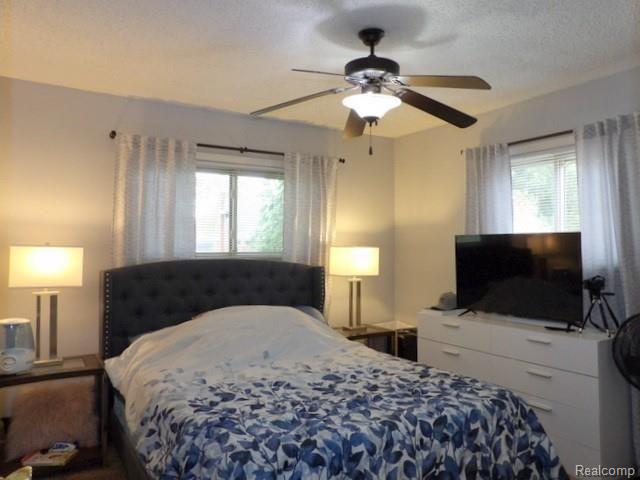7911 Merrick Street Taylor, MI 48180 - Photo 29 of 42 29. MAIN LEVEL BEDROOM #2 FEATURES A CEILING FAN AND NEUTRAL PLUSH CARPET!