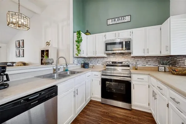 $325,000 | 109 Hickory Springs Drive, Euless, TX 76039