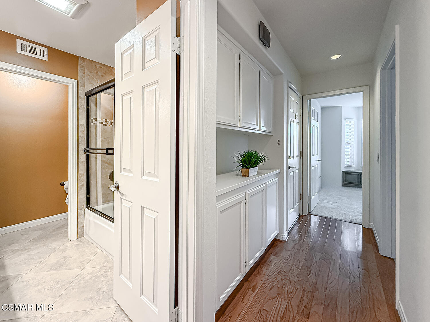 2457 Rutland Place Thousand Oaks, CA 91362 - Photo 26 of 45 dHallway and Bath1