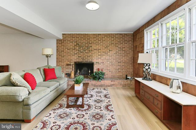 $790,000 | 10714 Almond Street, Fairfax, VA 22032