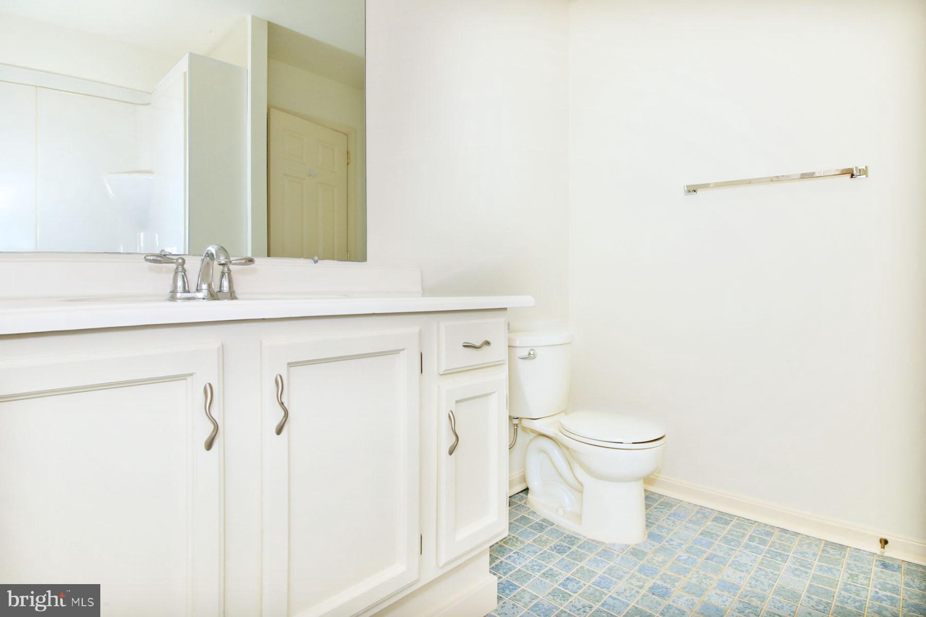 2115 Wexford Road Palmyra, PA 17078 - Photo 23 of 35 Main Bath