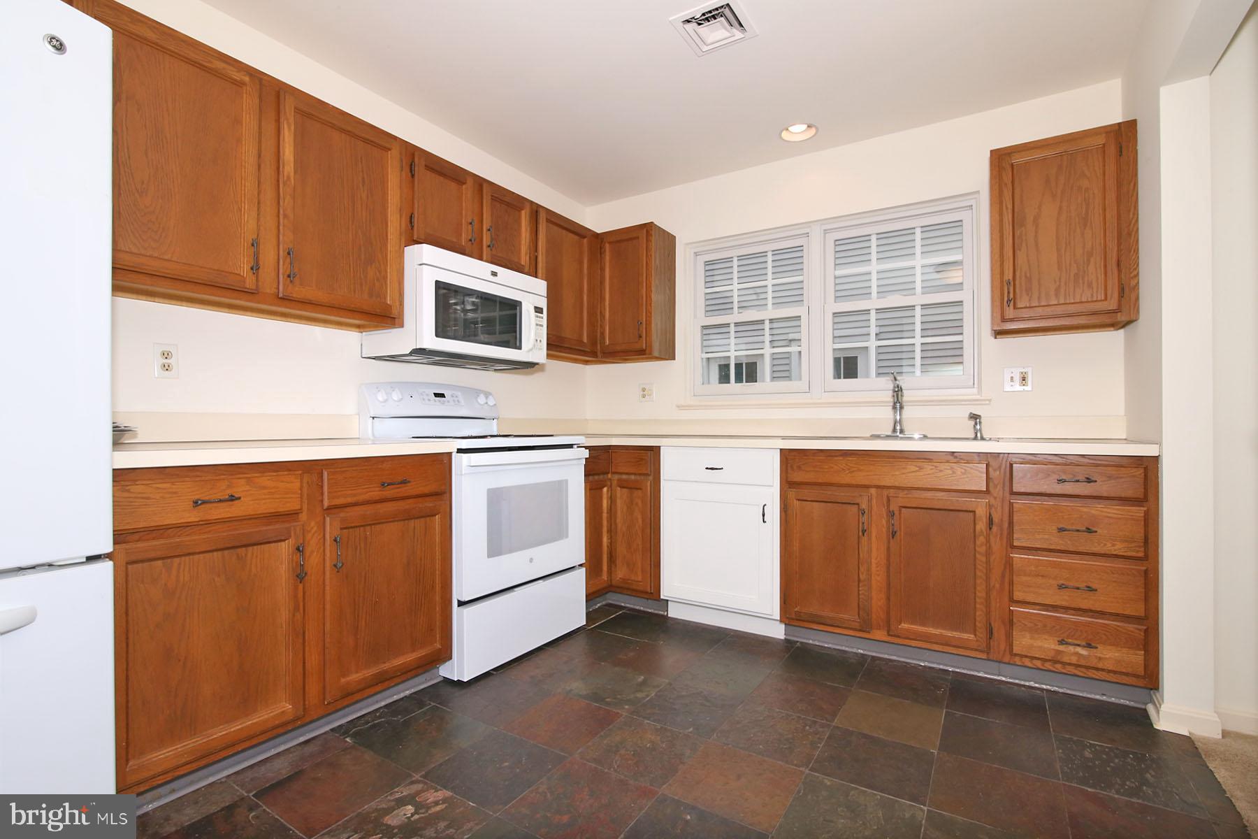 2115 Wexford Road Palmyra, PA 17078 - Photo 7 of 35 Spacious Kitchen