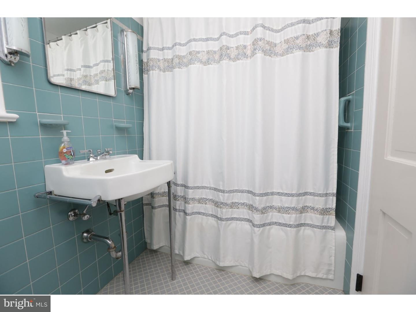214 Kent Road Wyncote, PA 19095 - Photo 16 of 25