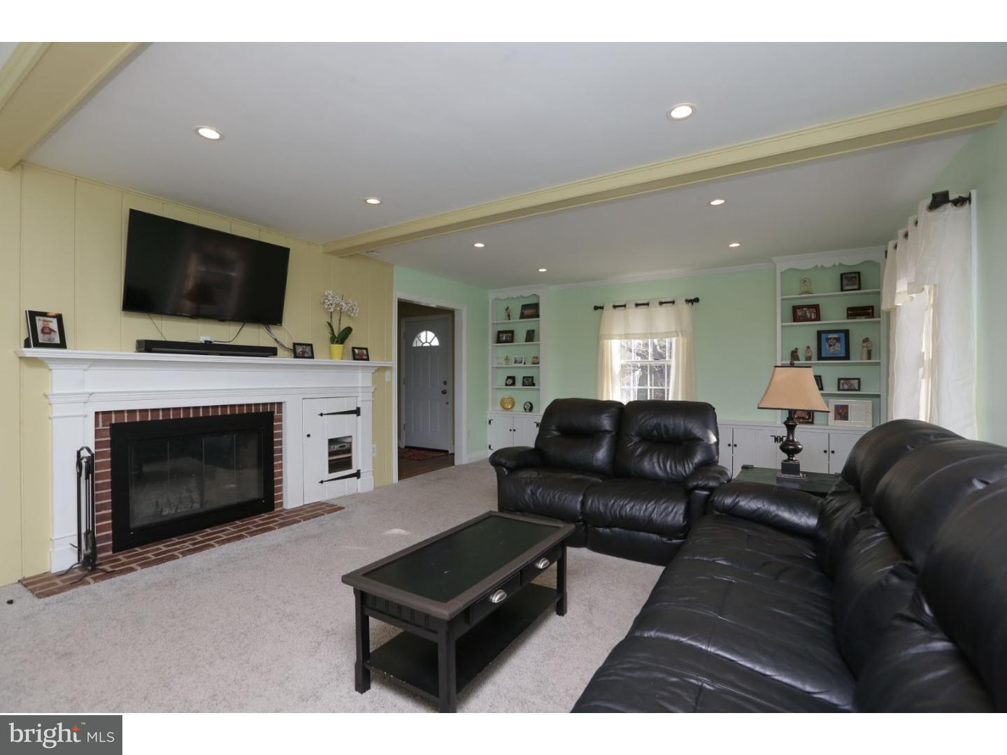 214 Kent Road Wyncote, PA 19095 - Photo 3 of 25