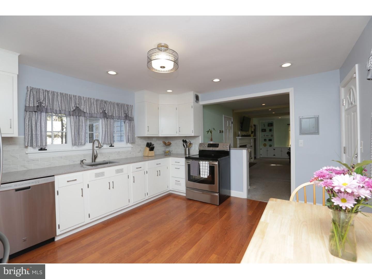 214 Kent Road Wyncote, PA 19095 - Photo 8 of 25