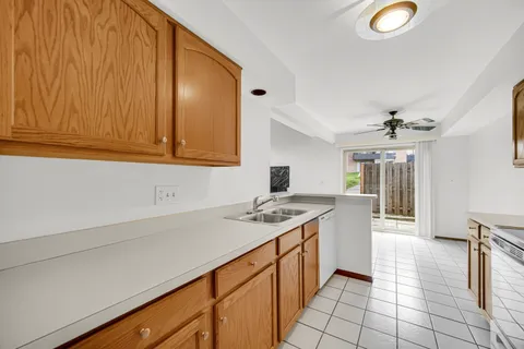 $299,000 | 1040 North Knollwood Drive, Palatine, IL 60067