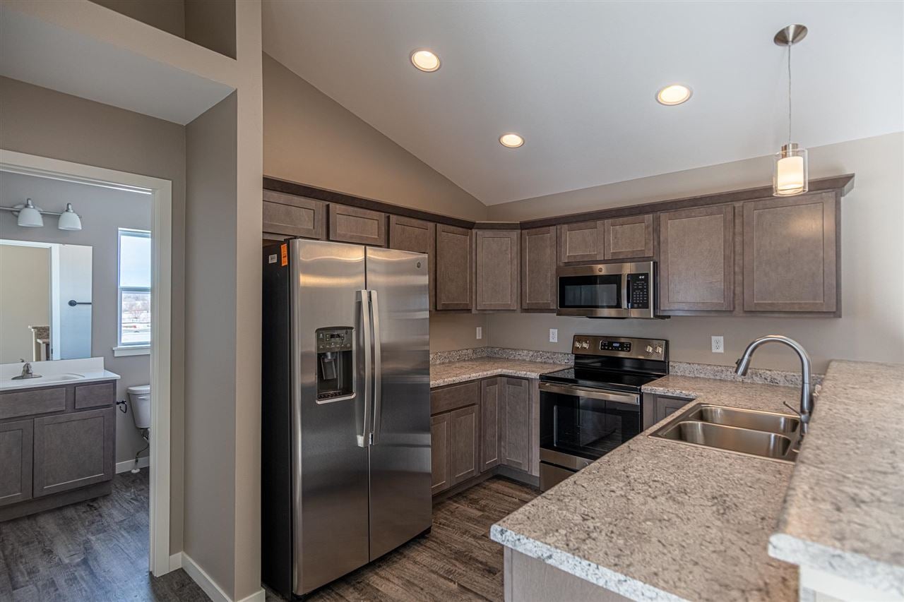 394 Maple Court Solon, IA 52333 - Photo 3 of 20 Gallery Image 3