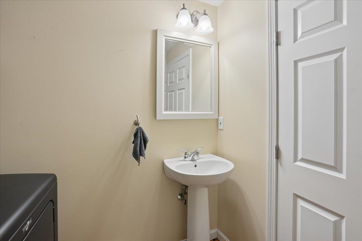 319 Windham Road Pelham, NH 03076 - Photo 27 of 35