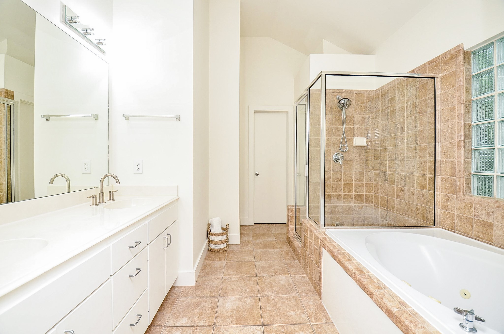 3413 Rolgom Pl Court Houston, TX 77021 - Photo 14 of 20 A view of the master bathroom with separate shower and tub.