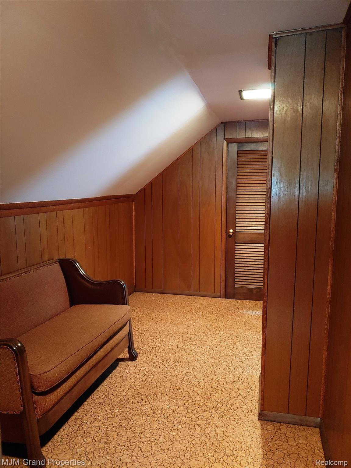 23221 Waltz Road New Boston, MI 48164 - Photo 18 of 37 Upper Sitting Area.jpg