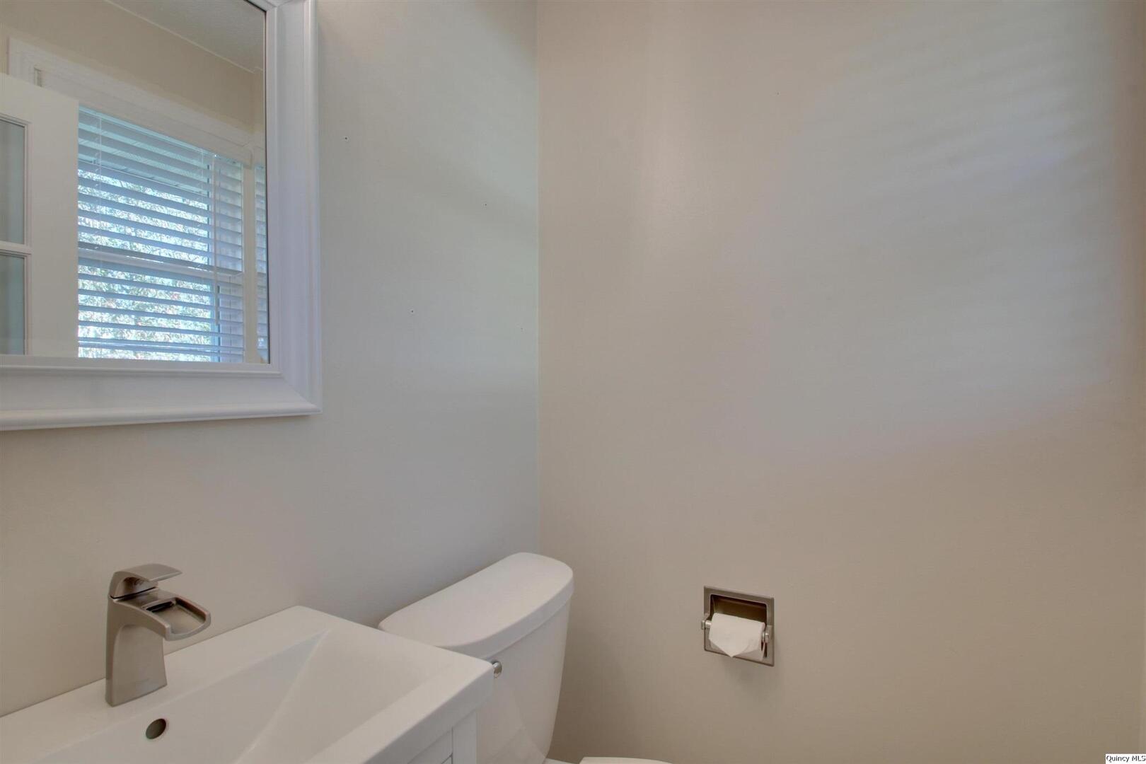 1205 Daniel Court Quincy, IL 62305 - Photo 15 of 18