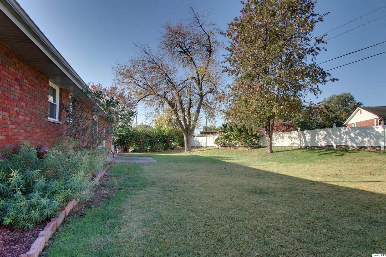 1205 Daniel Court Quincy, IL 62305 - Photo 17 of 18