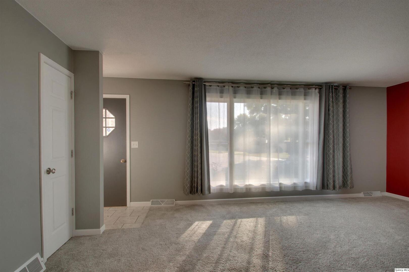 1205 Daniel Court Quincy, IL 62305 - Photo 2 of 18