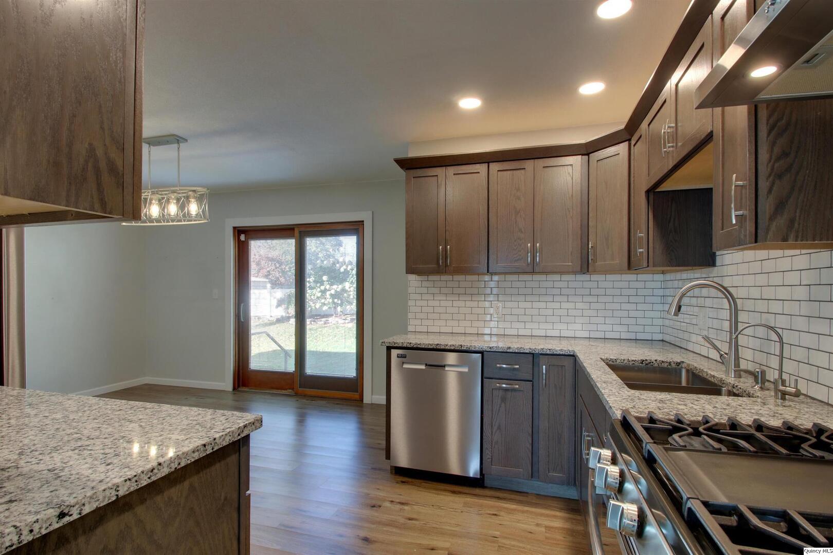 1205 Daniel Court Quincy, IL 62305 - Photo 3 of 18
