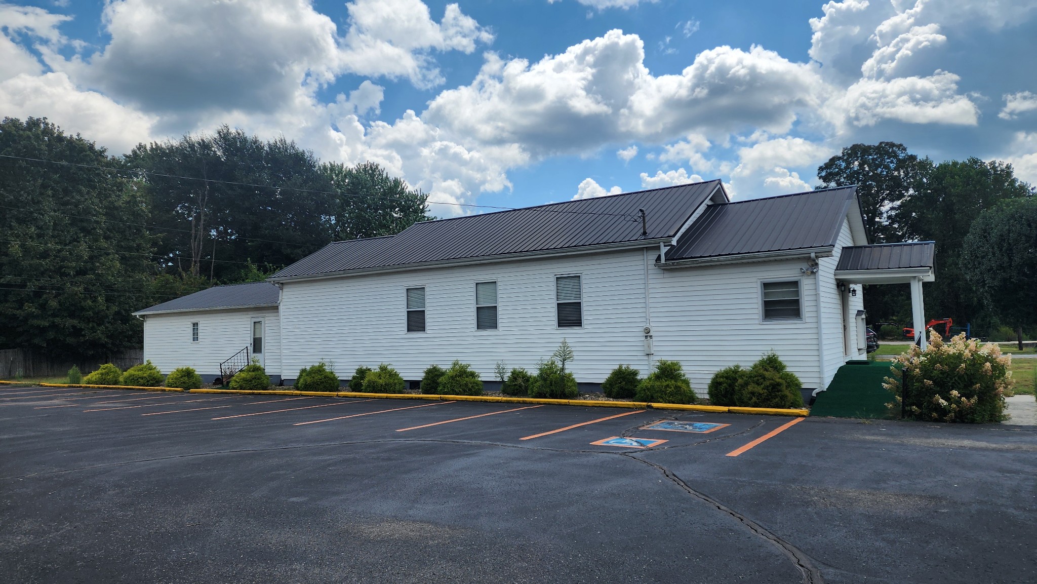 194 Allen's Chapel Road Smithville, TN 37166 - Photo 3 of 13 a view of a house with backyard and garden