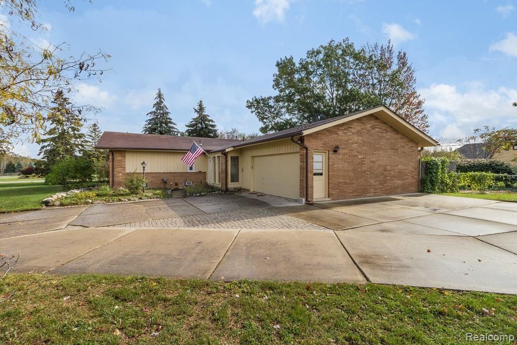 4870 18 1/2 Mile Road Sterling Heights, MI 48314 - Photo 2 of 23 _MG_0184.jpg