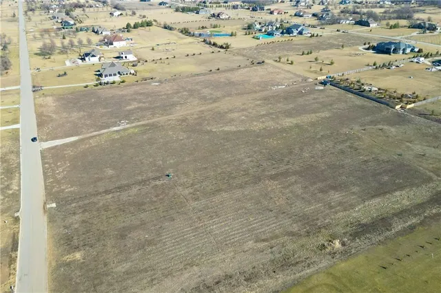 $349,900 | 10411 Windsor Drive, Lee's Summit, MO 64086