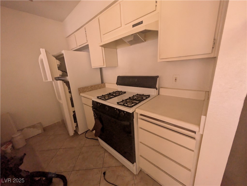 4372 Caliente Street Las Vegas, NV 89119 - Photo 6 of 20