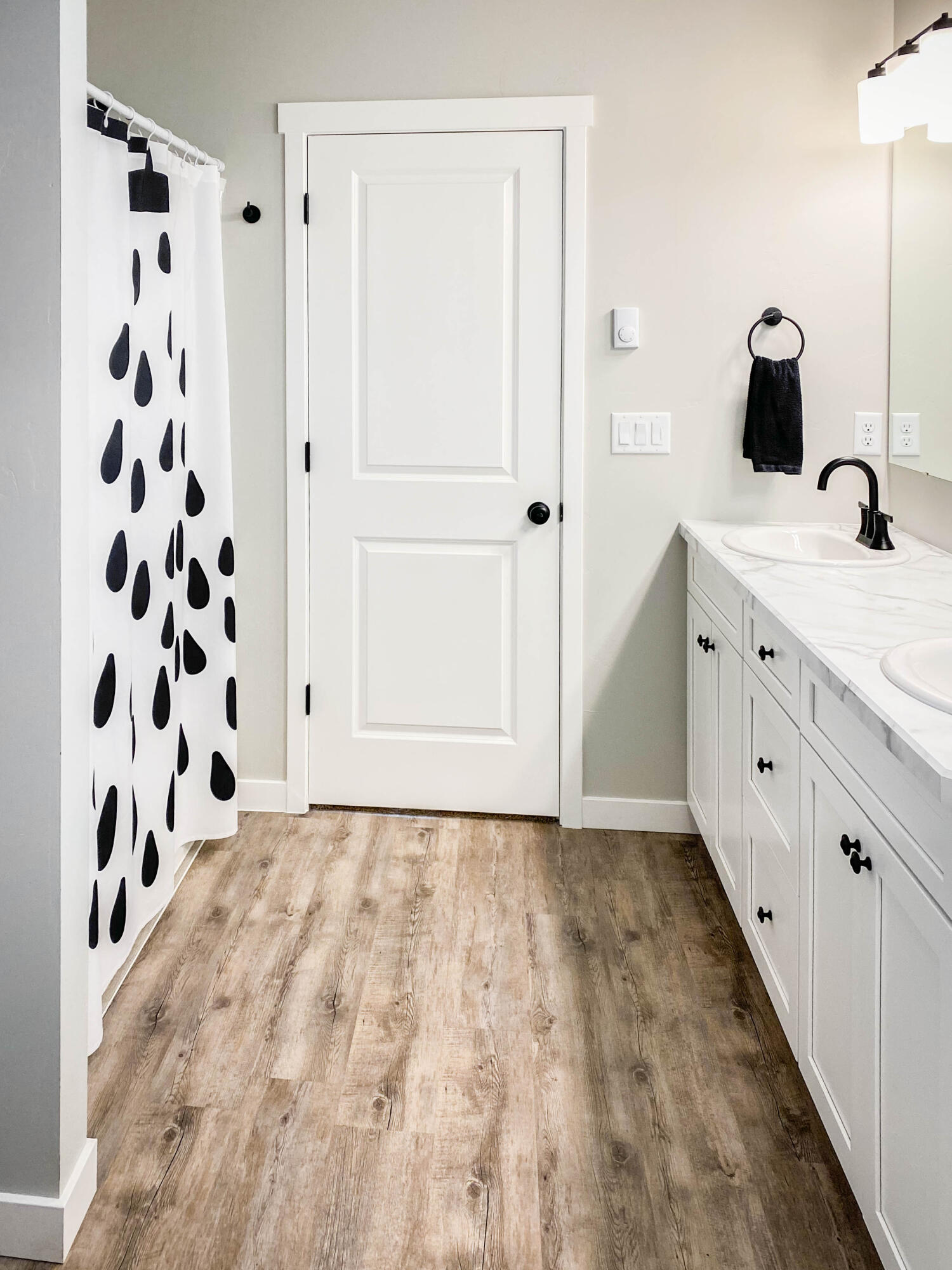 16447 Bassett Road La Pine, OR 97739 - Photo 8 of 16 Chamberlain - Primary Bathroom 2