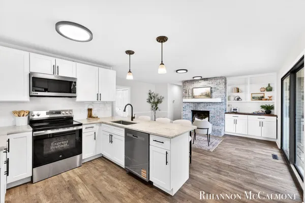 $524,900 | 16151 Terrace Road, Spring Lake, MI 49456