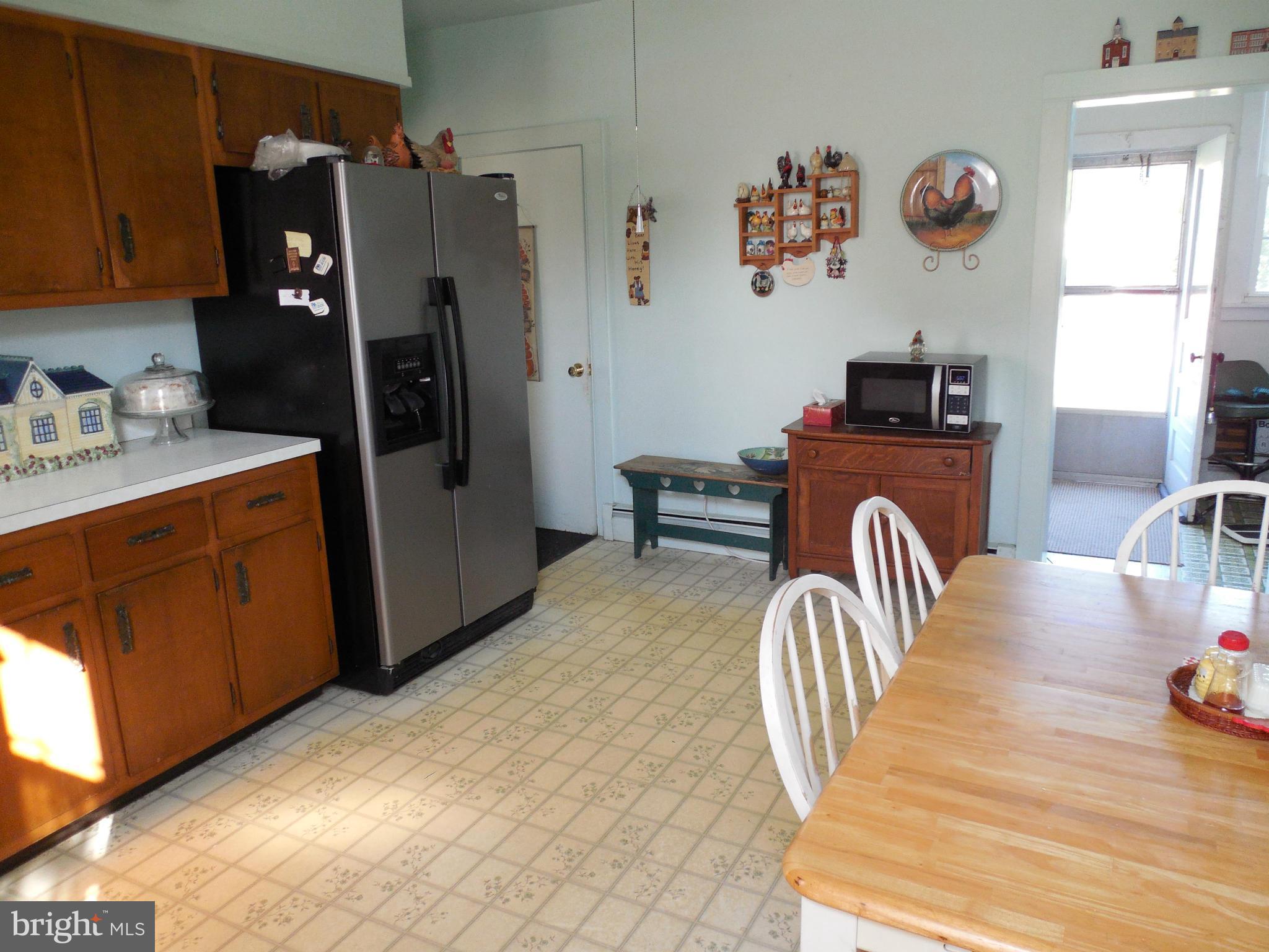 416 High Street New Windsor, MD 21776 - Photo 14 of 20 Dorrway to mud room and side yard.