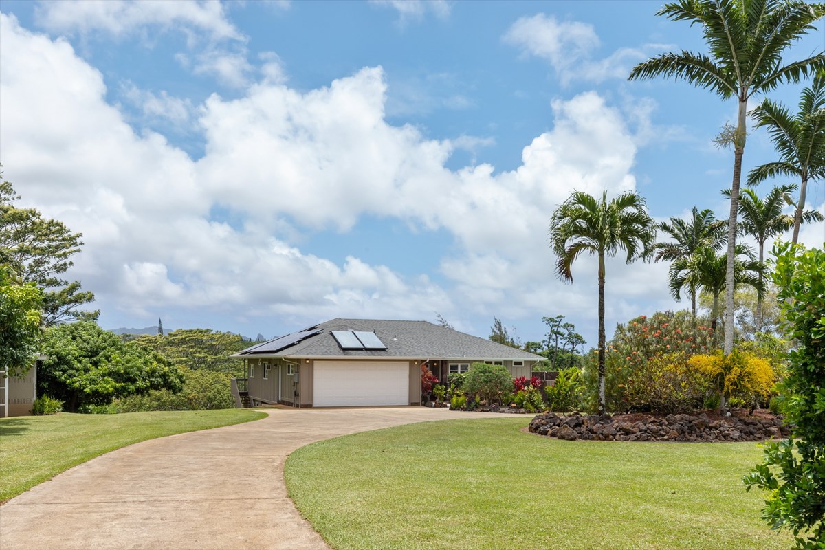 6154 Olohena Road, Unit 2 Kapaa, HI 96746 - Photo 4 of 27 a front view of a house with garden
