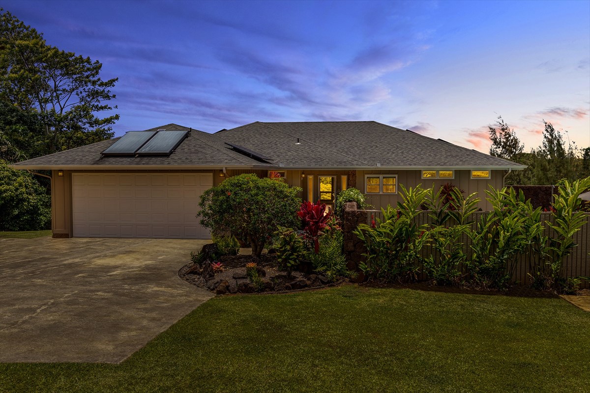 6154 Olohena Road, Unit 2 Kapaa, HI 96746 - Photo 6 of 27 a view of a backyard