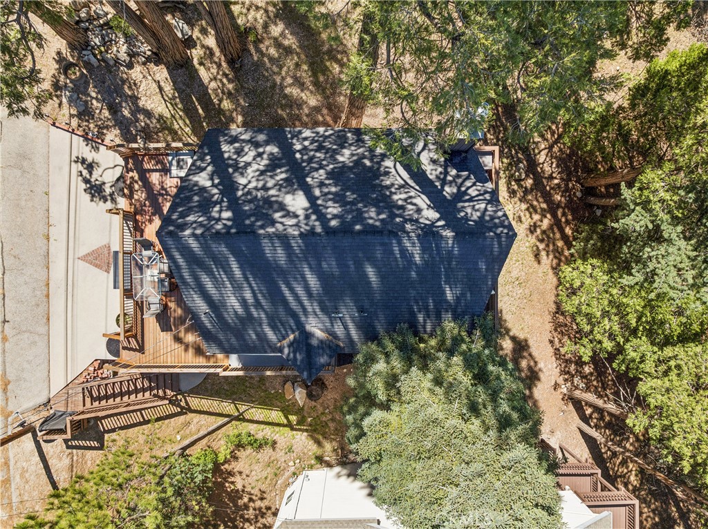 460 Pioneer Road Lake Arrowhead, CA 92352 - Photo 46 of 48 a view of a backyard
