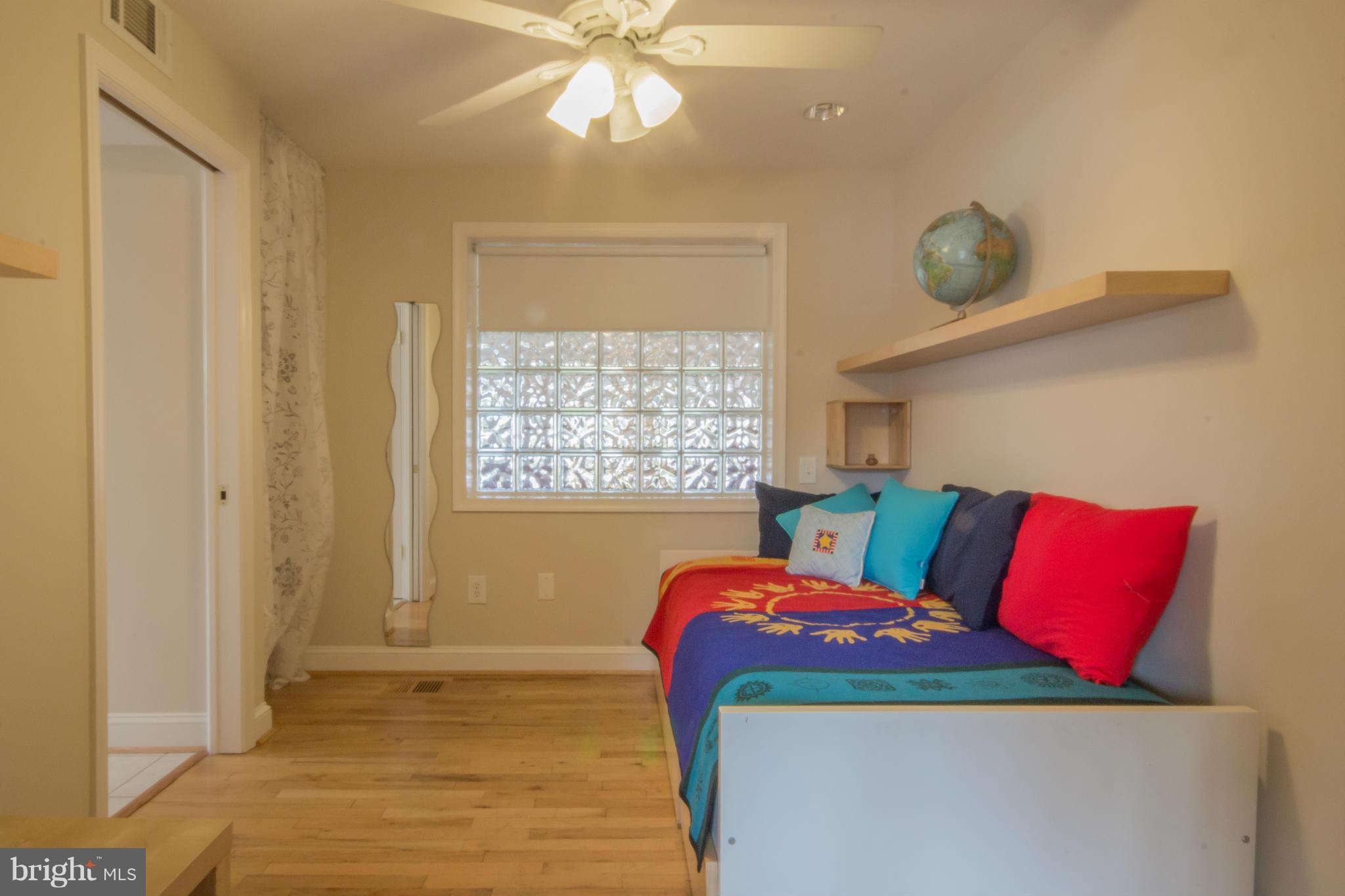 1808 Jamestown Road Alexandria, VA 22308 - Photo 13 of 30 Third bedroom with endless possibilities