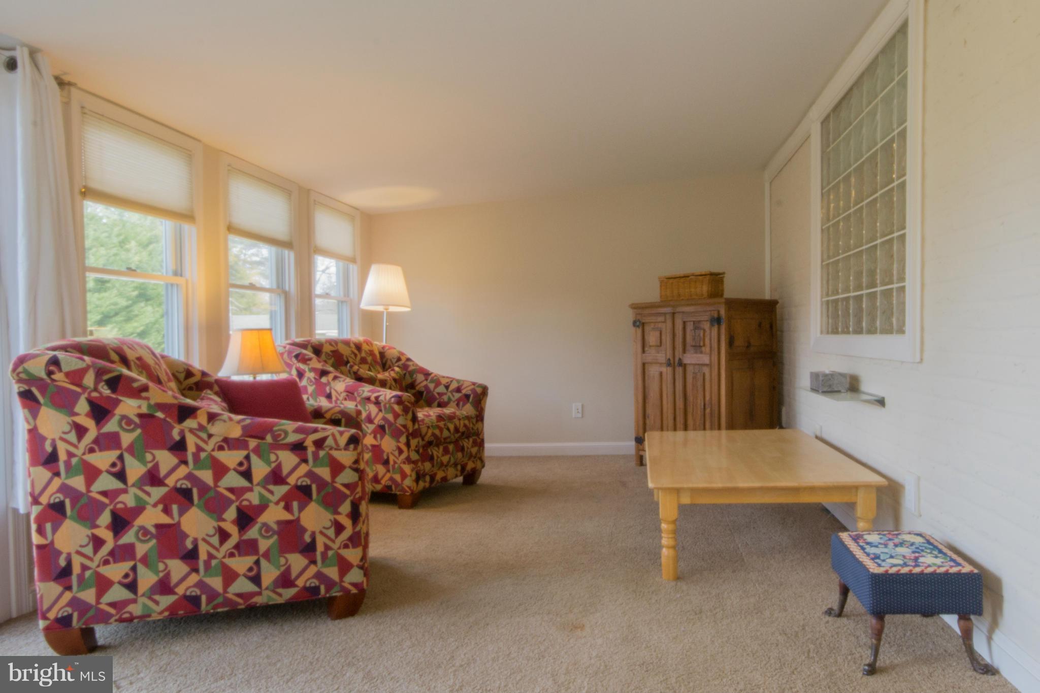 1808 Jamestown Road Alexandria, VA 22308 - Photo 18 of 30 Family Room addition boasts wall of windows