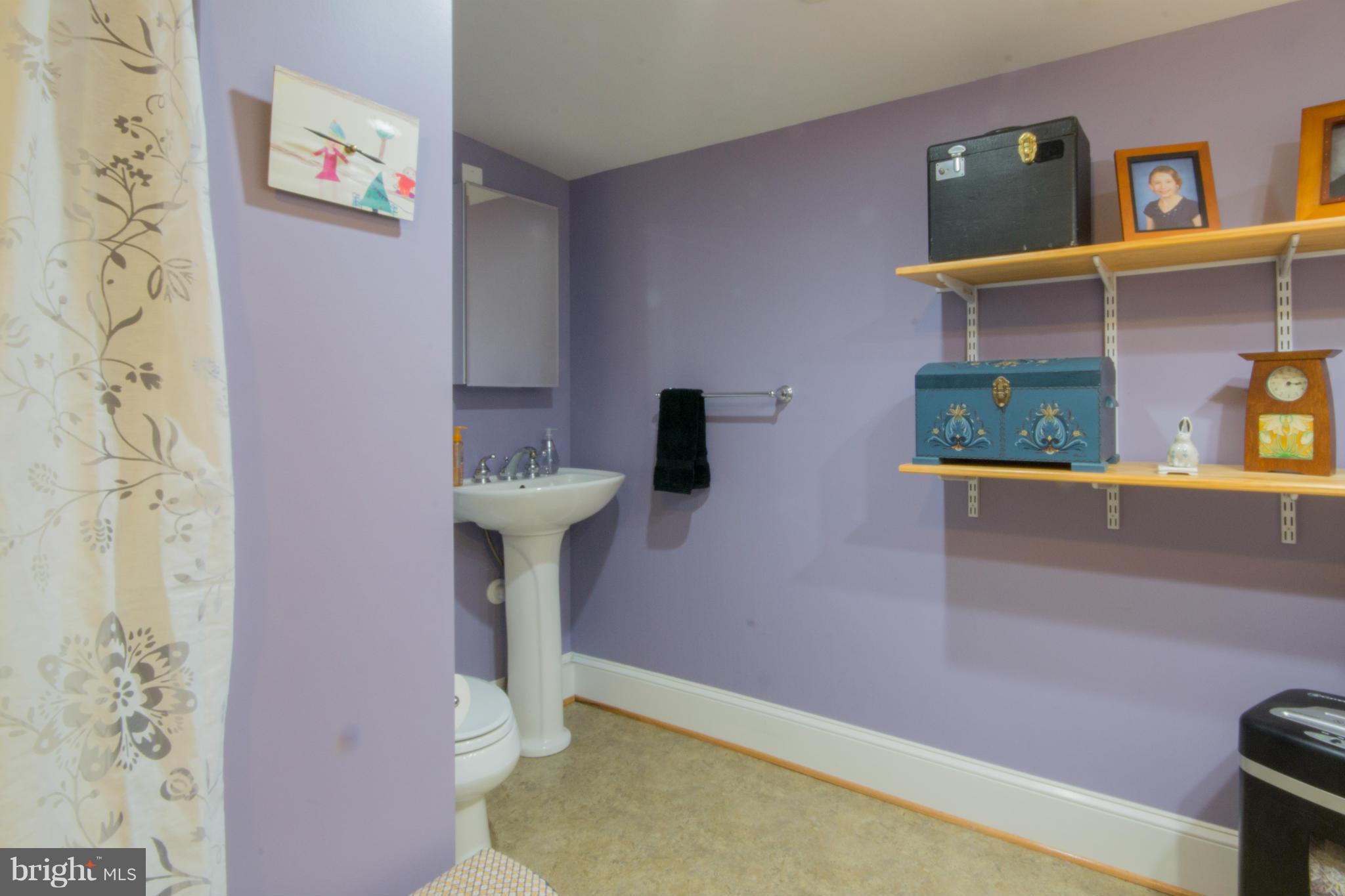 1808 Jamestown Road Alexandria, VA 22308 - Photo 20 of 30 Half bath in addition