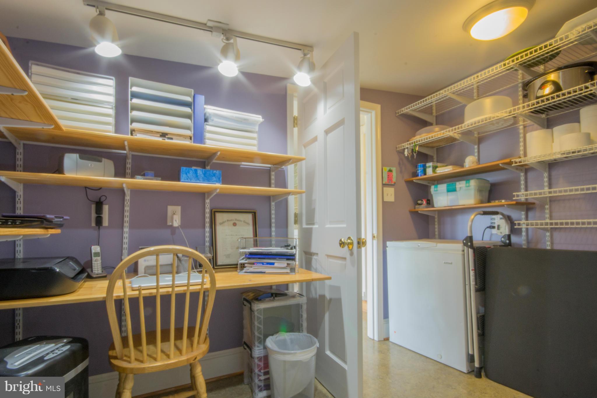 1808 Jamestown Road Alexandria, VA 22308 - Photo 21 of 30 Cozy office nook in rear addition