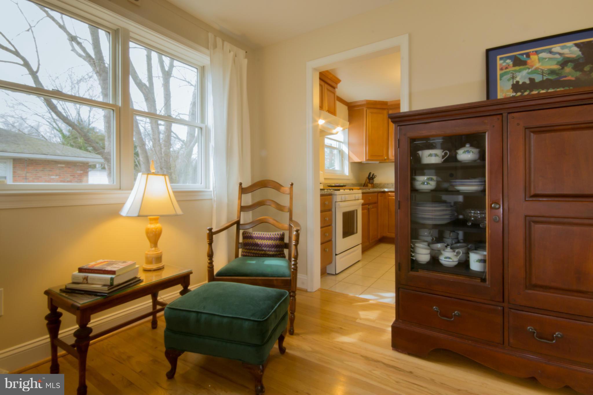 1808 Jamestown Road Alexandria, VA 22308 - Photo 7 of 30 Reading nook in Living room