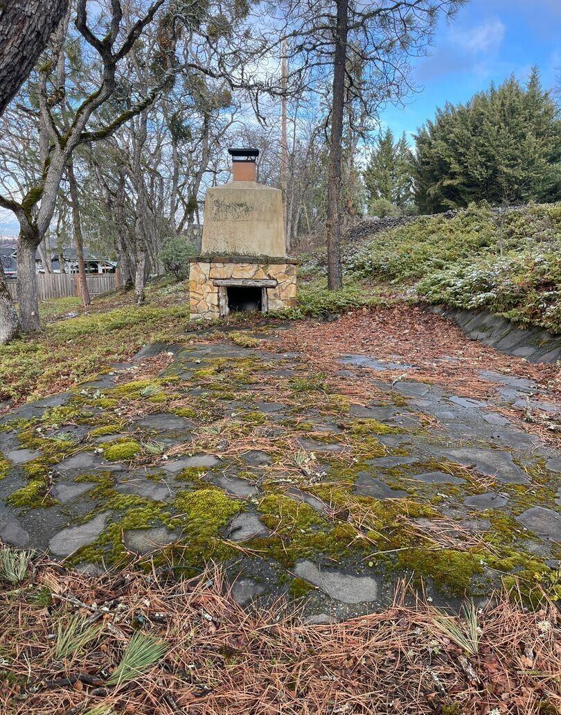 3496 North Foothill Road Medford, OR 97504 - Photo 15 of 27 2-br-15-bath-house---3496-n-foothill-roa