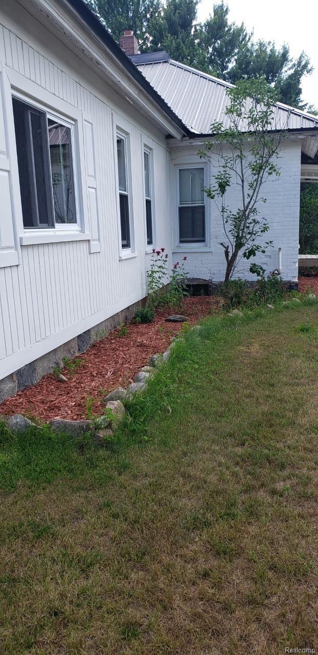 2736 North Branch Road North Branch, MI 48461 - Photo 3 of 37 3.jpg