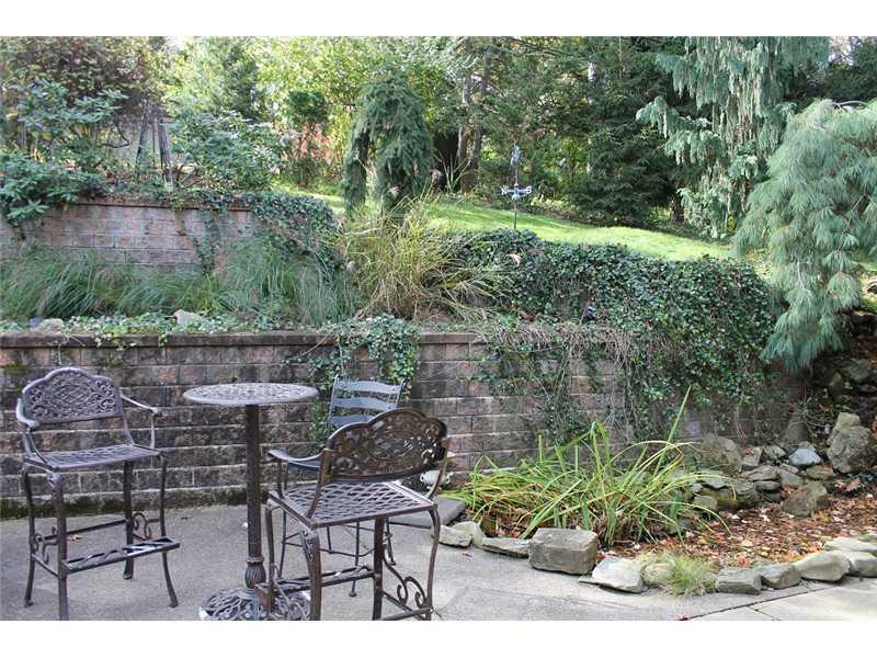 1575 Williamsburg Road Mt. Lebanon, PA 15243 - Photo 19 of 19 Yard/Garden.