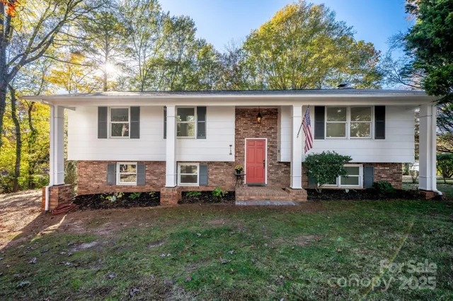 $379,900 | 1185 10th St Pl Circle Northwest, Hickory, NC 28601