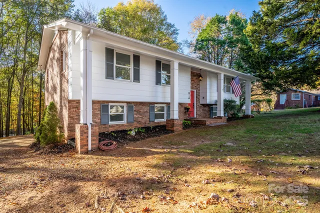 $379,900 | 1185 10th St Pl Circle Northwest, Hickory, NC 28601