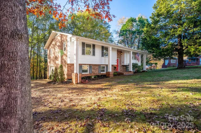 $379,900 | 1185 10th St Pl Circle Northwest, Hickory, NC 28601