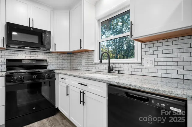 $379,900 | 1185 10th St Pl Circle Northwest, Hickory, NC 28601