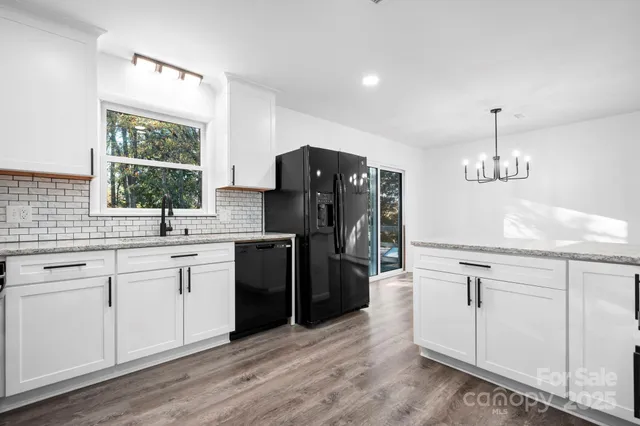 $379,900 | 1185 10th St Pl Circle Northwest, Hickory, NC 28601