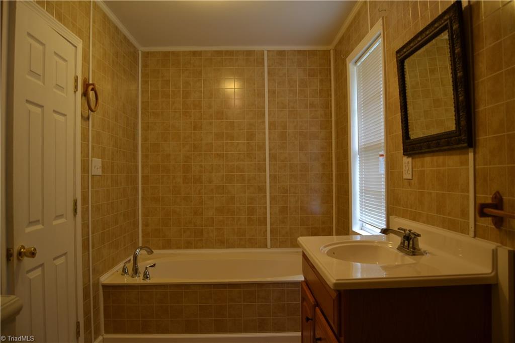 253 Lowes Road Lexington, NC 27292 - Photo 14 of 25 Gallery Image 14